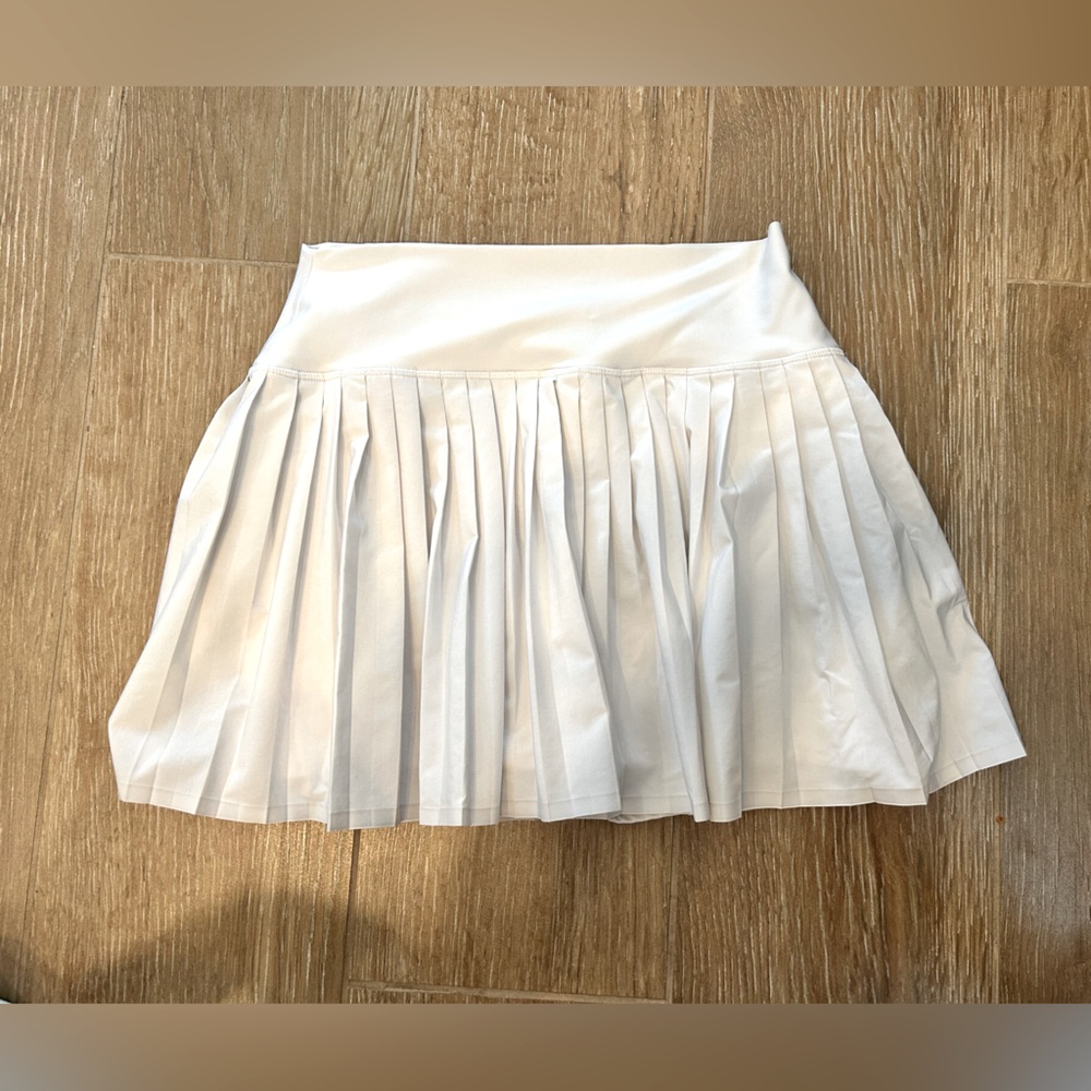 Abercrombie YPB Motiontek Lined White Pleated Skirt
